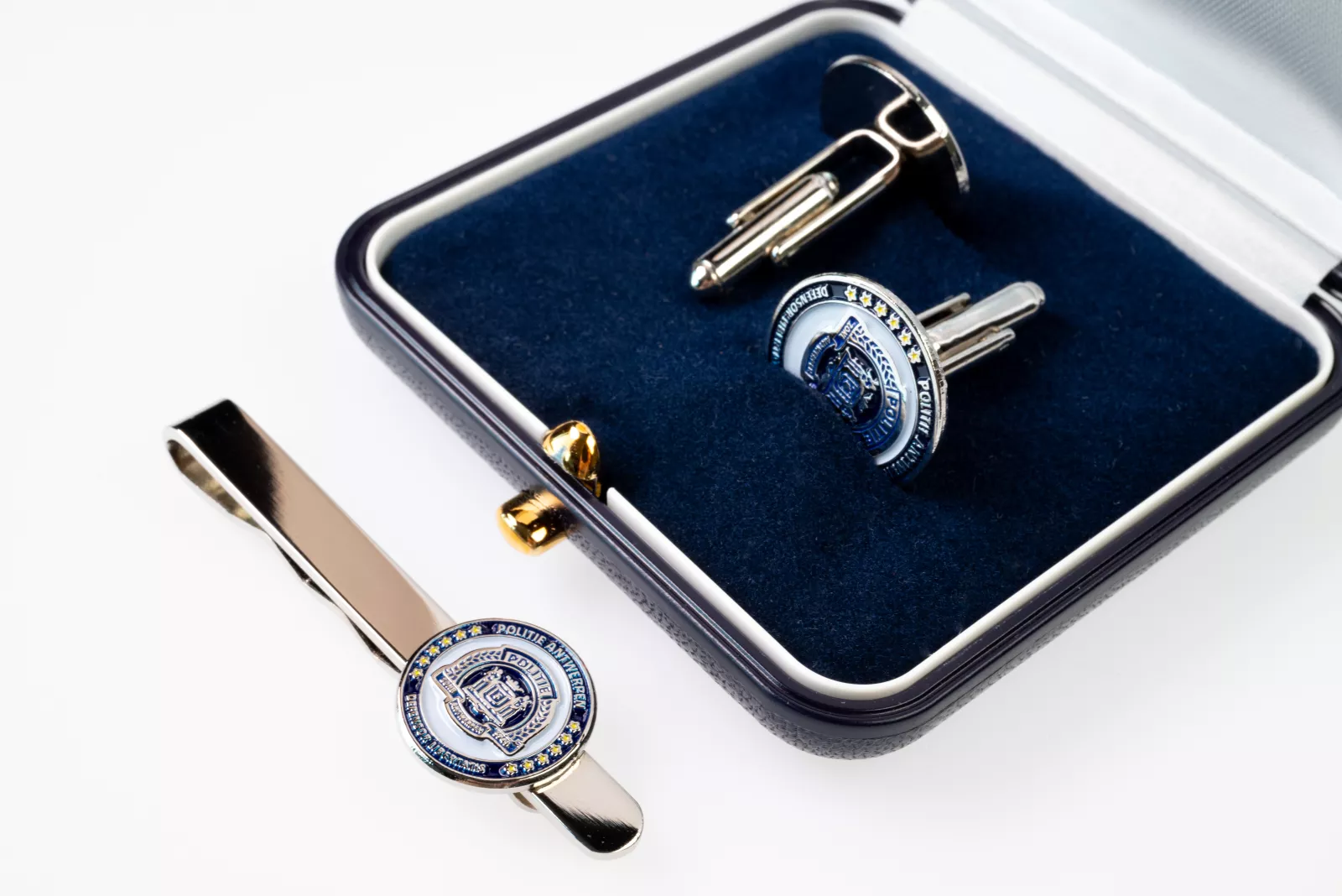 Tie pin and cufflinks for police