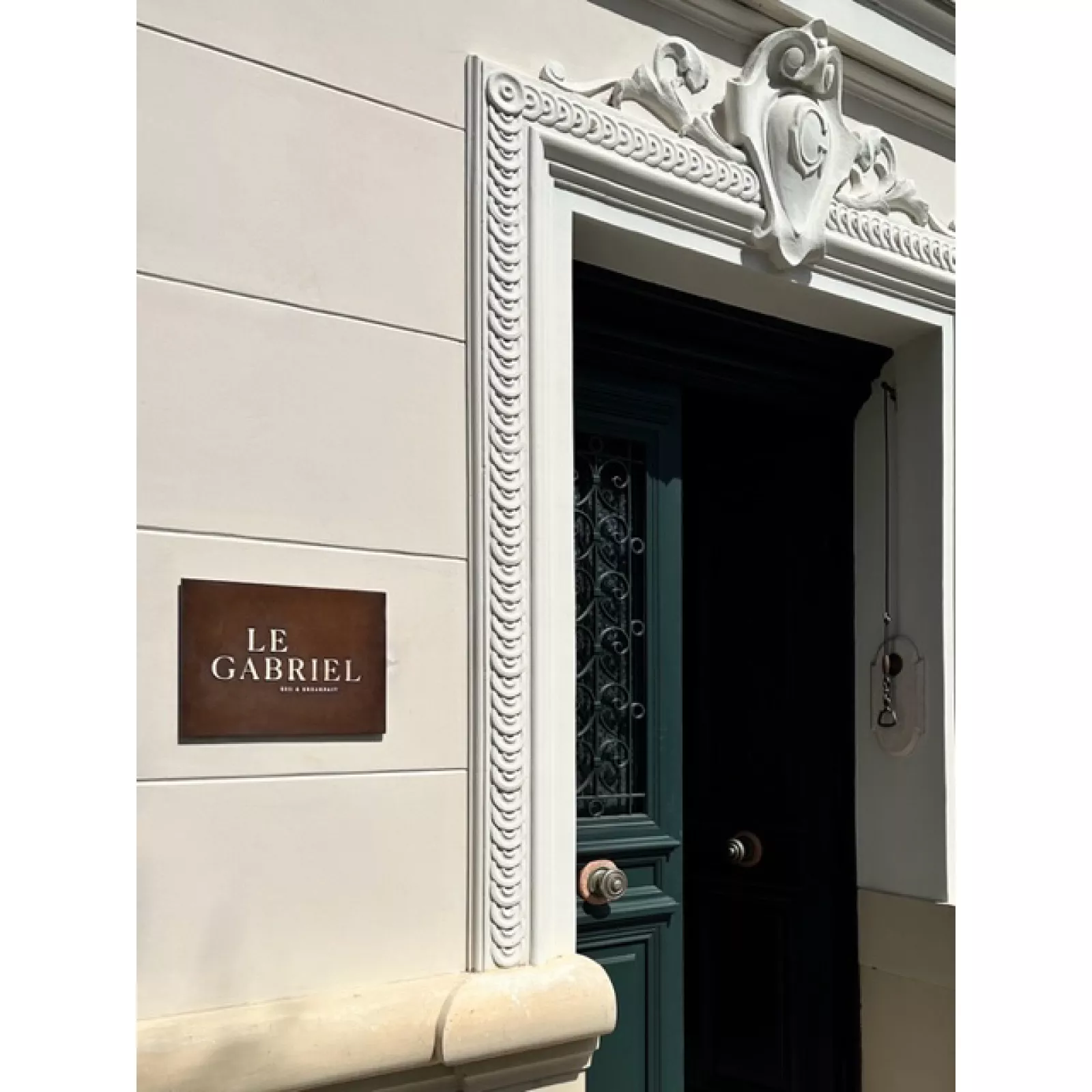 Bronze Nameplates: an Authentic Eye-Catcher for Your Façade